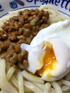 納豆と卵の冷やしうどん